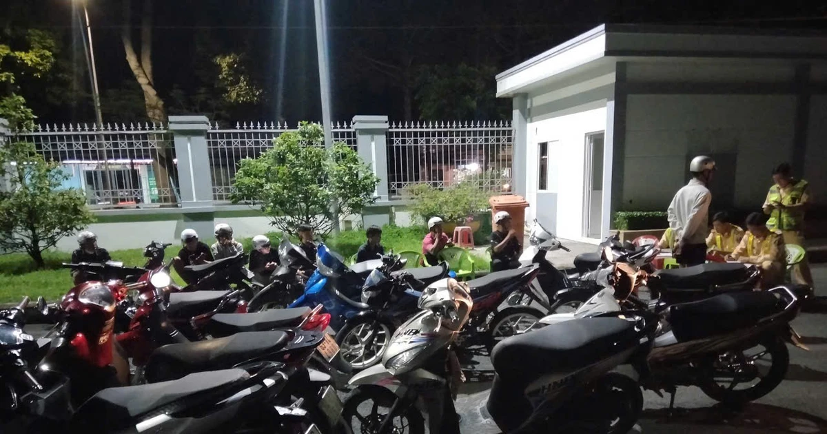 Xử lý hàng chục đối tượng chạy xe máy rú ga, nẹt pô