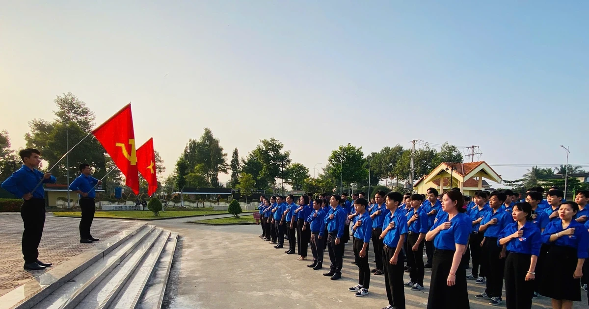 Chào cờ phải hát Quốc ca to, rõ lời