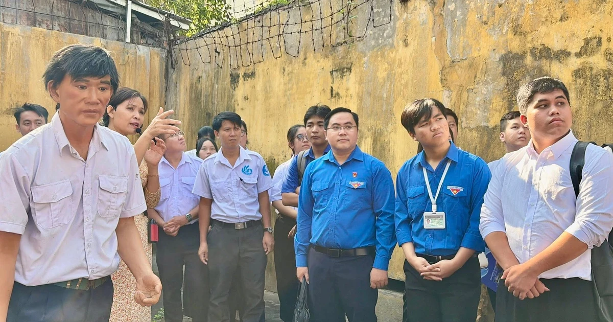 Hành trình về địa chỉ đỏ của tuổi trẻ Vĩnh Long