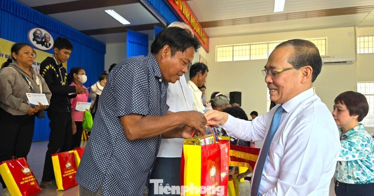 Thăm, chúc Tết Chôl Chnăm Thmây 2026 của đồng bào Khmer