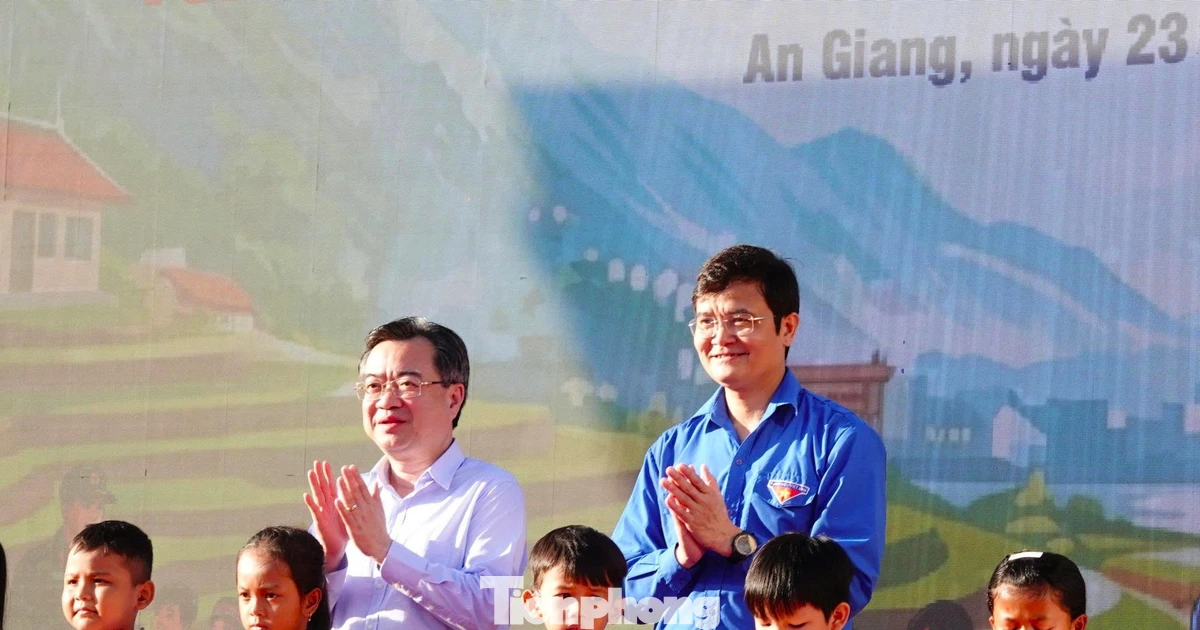 Toàn cảnh Lễ ra quân Chiến dịch Thanh niên tình nguyện Hè 2026