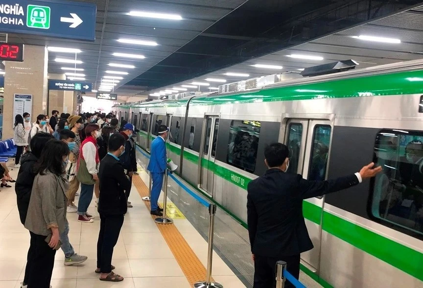 Yêu cầu làm rõ vụ hàng chục bảo vệ ga metro Hà Nội bị nợ lương kéo dài