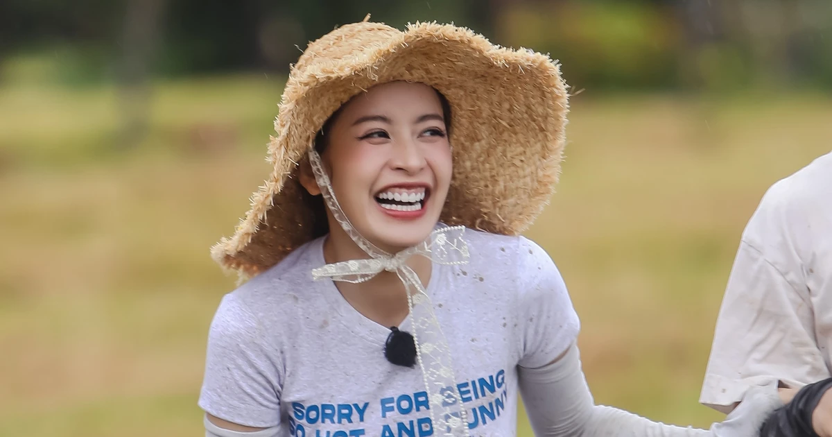 Chi Pu hiếm hoi tâm sự về lần xuất ngoại tham gia show âm nhạc Hoa ngữ, khiến nữ ca sĩ có nhiều sự thay đổi