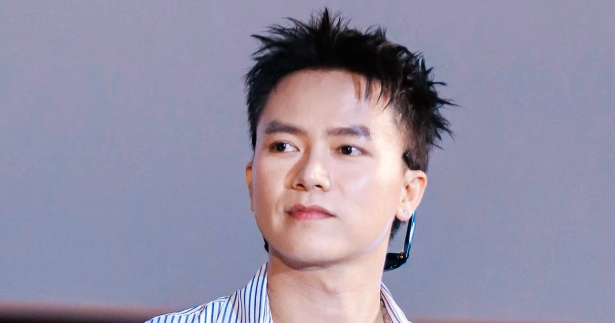 'Ông hoàng nhạc Tết' Bùi Công Nam hát về gia đình khiến khán giả xúc động mùa cuối năm