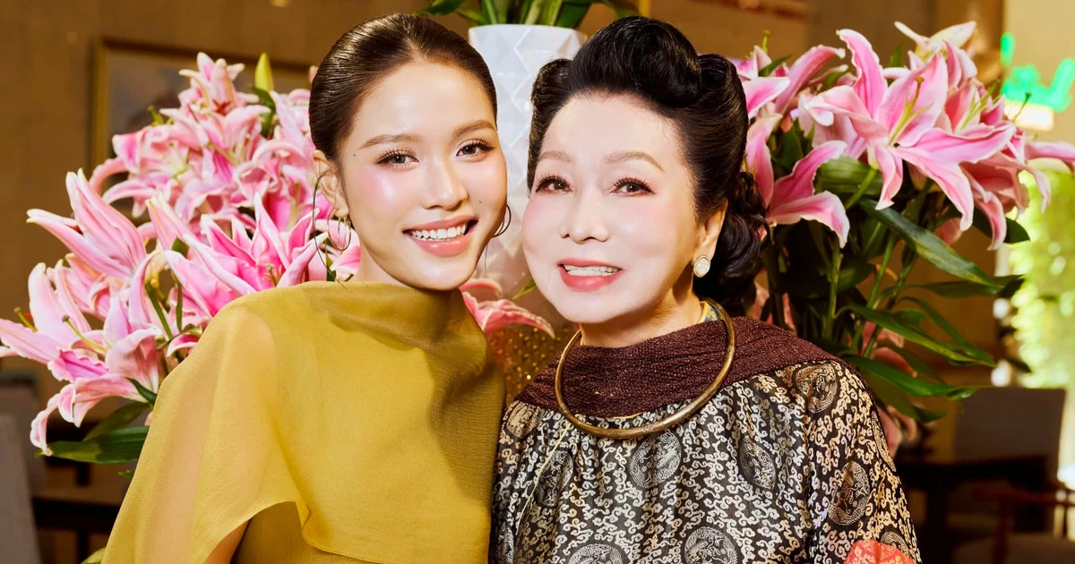 Quán quân 'Học viện Cải lương' Biện Thuy biết ơn khi cùng NSND Bạch Tuyết lan tỏa văn hóa áo dài Việt