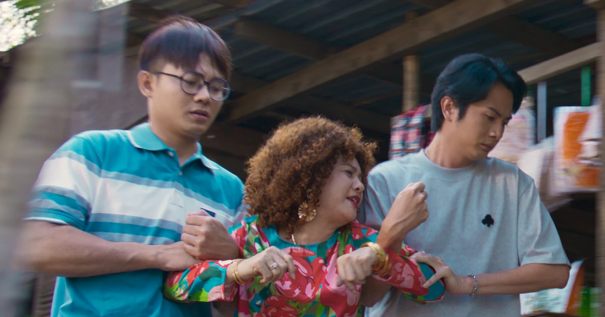 'Món ăn lạ' ngoài phòng vé Việt quy tụ dàn diễn viên hai thế hệ gây tò mò