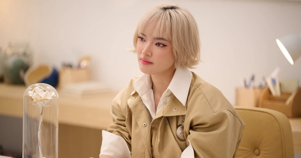 Vừa xuất hiện ấn tượng tại Times Square, Châu Bùi gây xúc động khi nghe Phùng Khánh Linh chia sẻ về biến cố gia đình