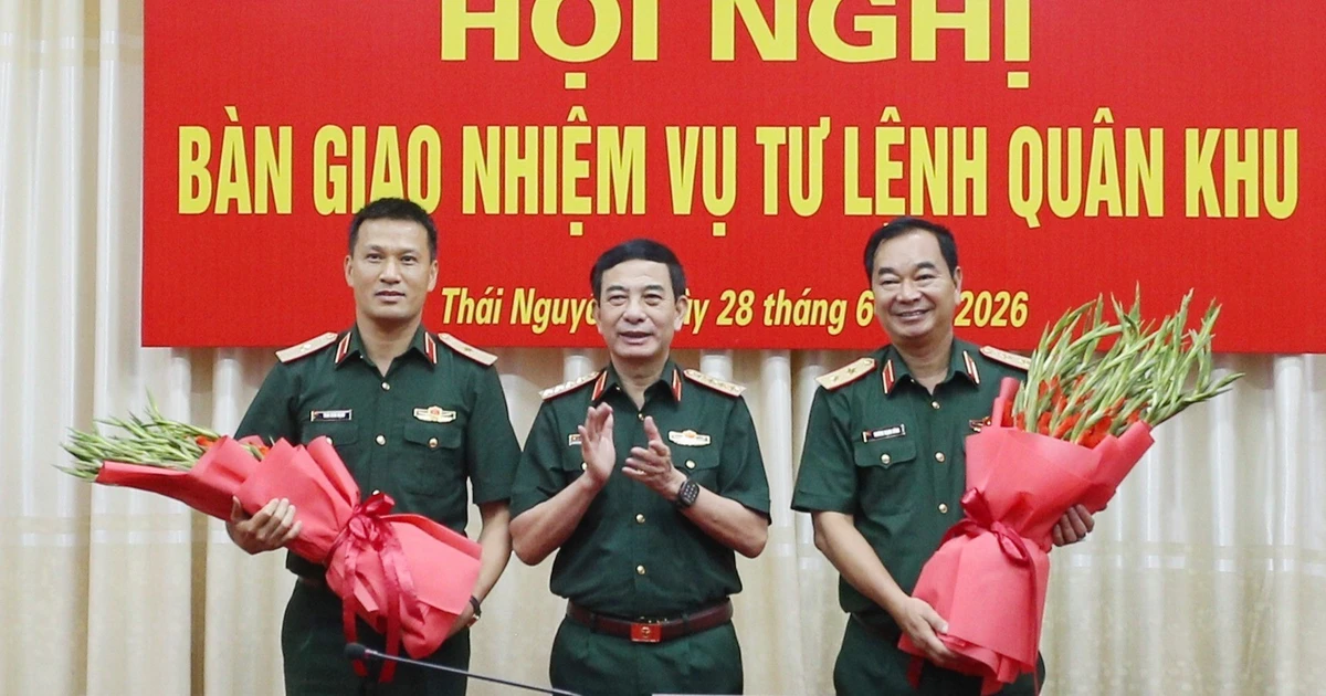 Đại tướng Phan Văn Giang chủ trì bàn giao nhiệm vụ Tư lệnh Quân khu 1