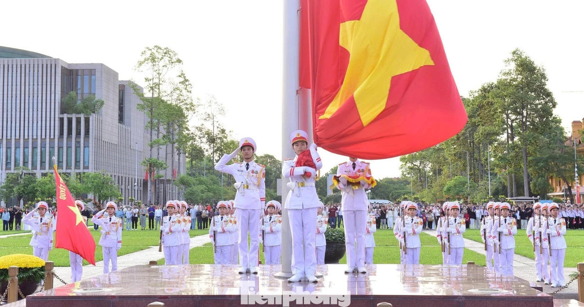 Những hình ảnh xúc động và tự hào trong ngày thống nhất non sông