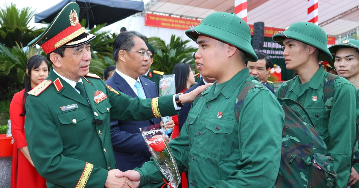 Đại tướng Phan Văn Giang tiếp sức thanh niên Cao Bằng lên đường nhập ngũ