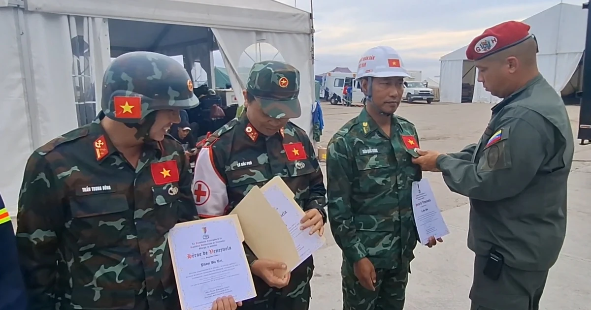 Chính phủ Venezuela trao Huy chương Anh hùng tặng đoàn cứu hộ cứu nạn Việt Nam