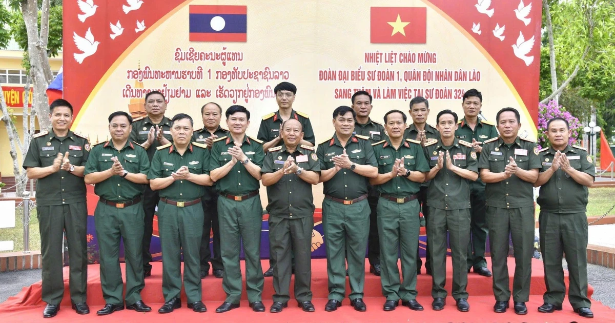 Hai sư đoàn chủ lực của Việt Nam và Lào tăng cường hợp tác