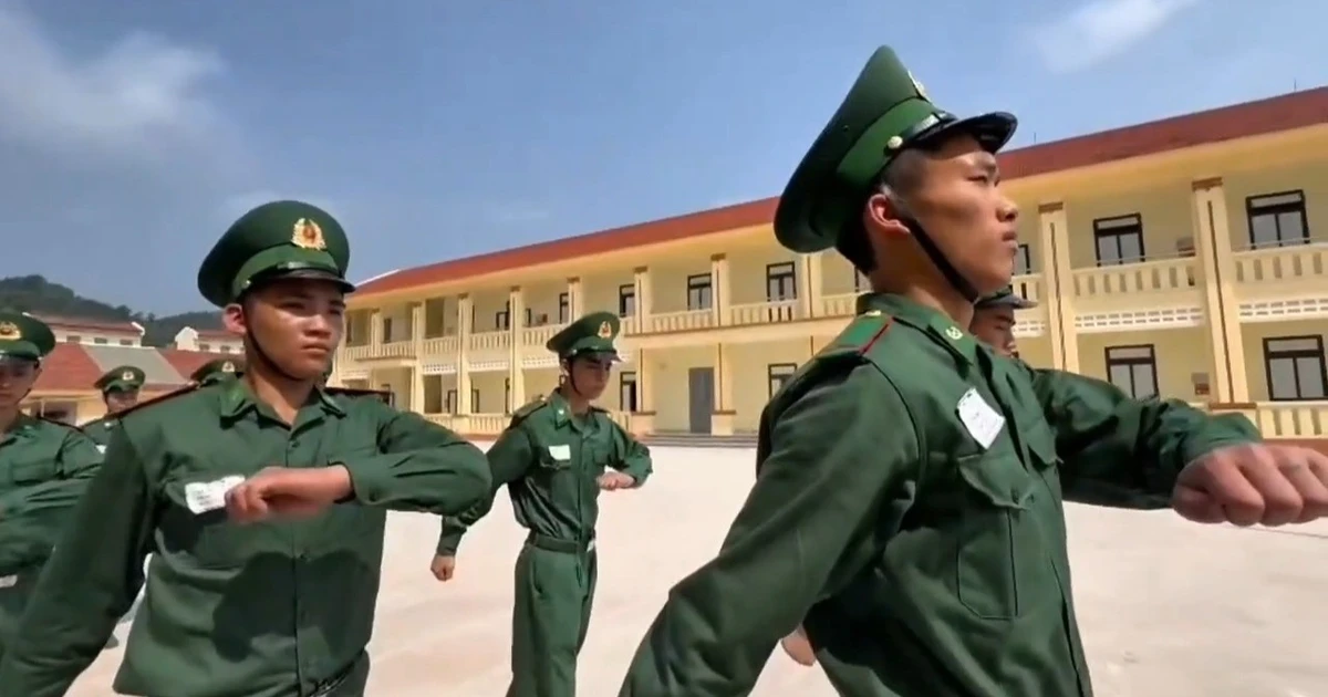 Tân binh Biên phòng rèn tập những bài học đầu tiên trong quân ngũ