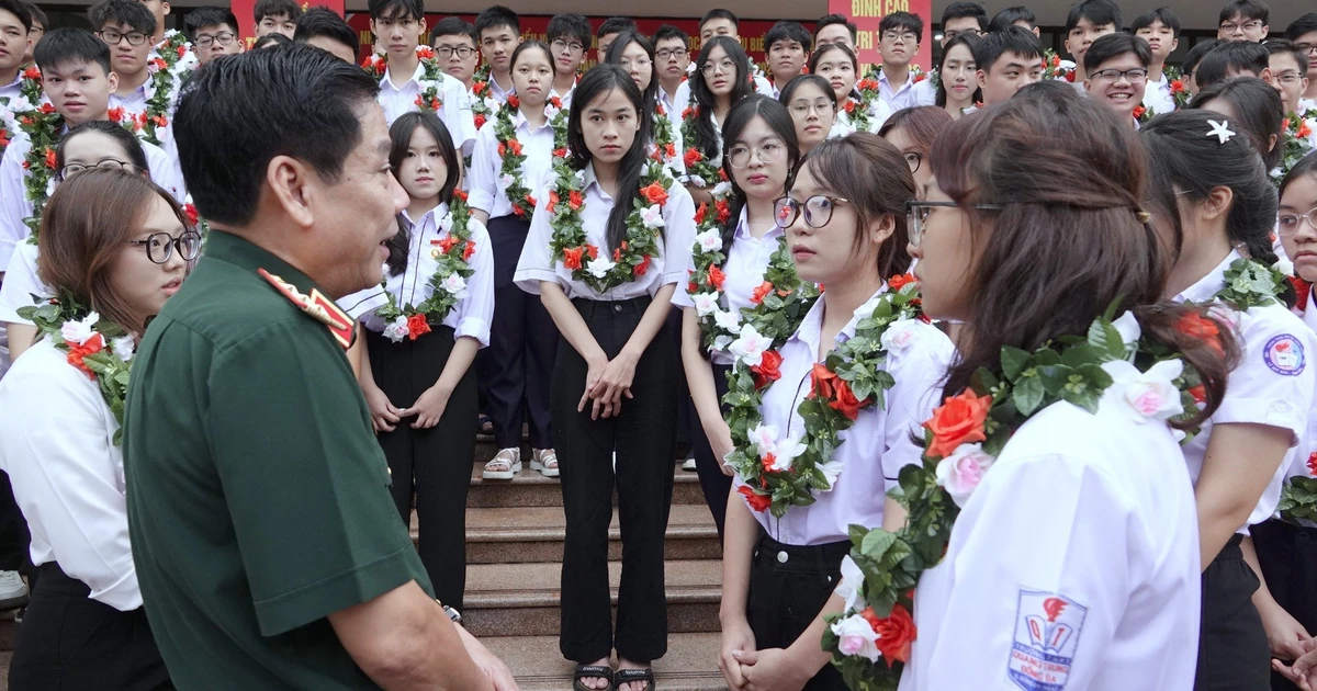 Bộ Quốc phòng vinh danh 135 học sinh tiêu biểu trong toàn quân
