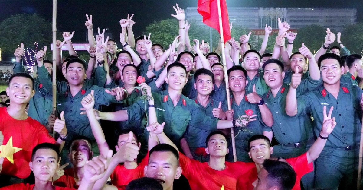 Rực rỡ đêm hội của lính trẻ Trung tâm Huấn luyện 334