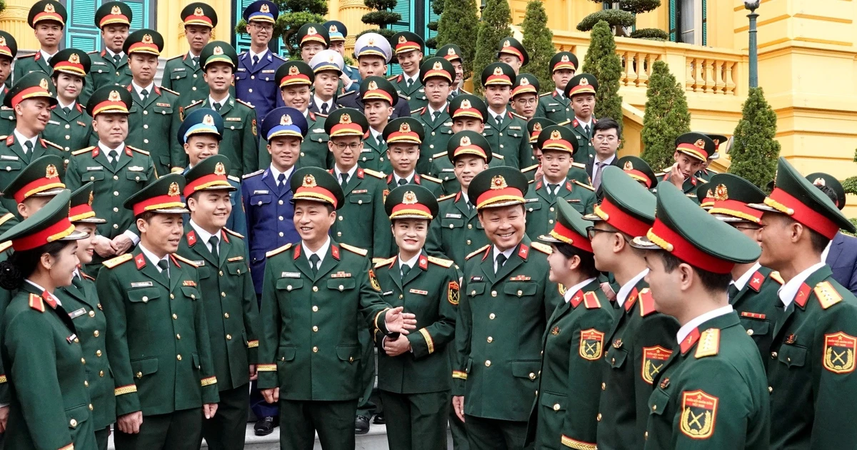 Gương mặt trẻ tiêu biểu toàn quân thăm 'địa chỉ đỏ' đặc biệt