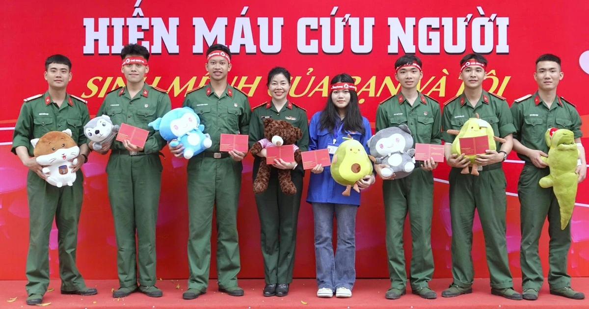 Chủ Nhật Đỏ tại Học viện Hậu cần: Trao gửi niềm tin và sự sống