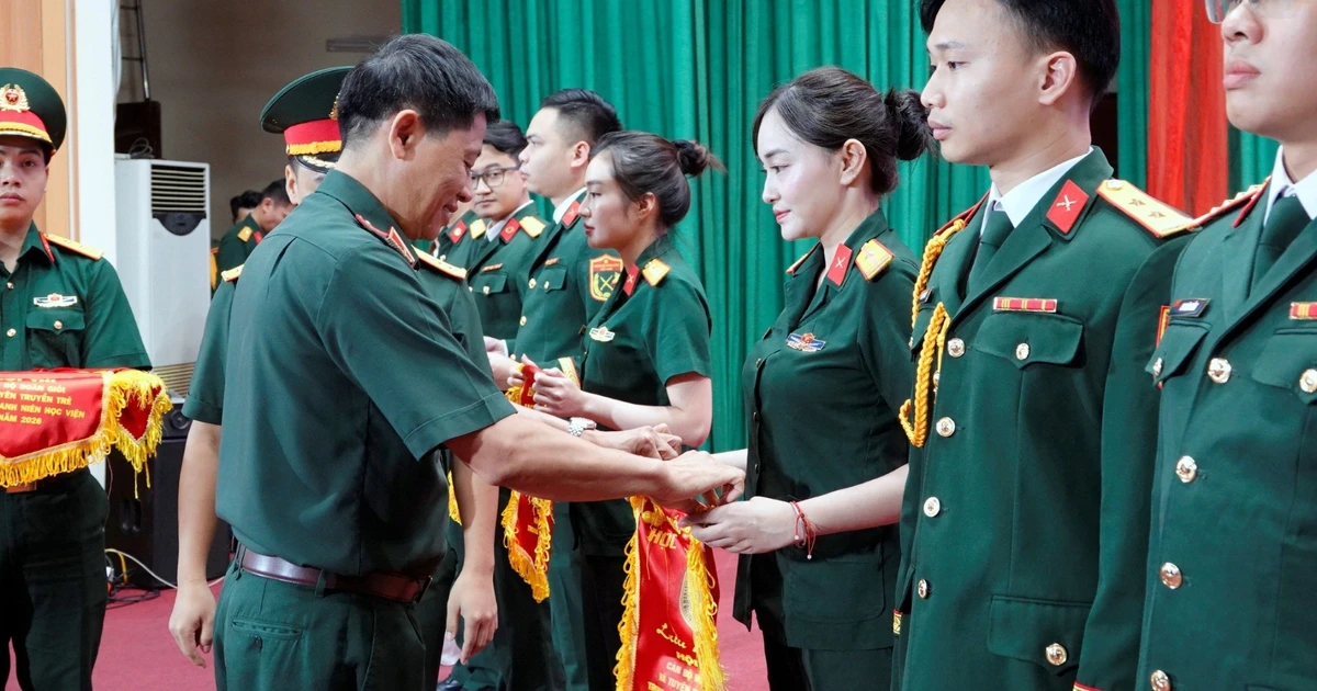 Thủ lĩnh Đoàn Học viện Quân y đua tài