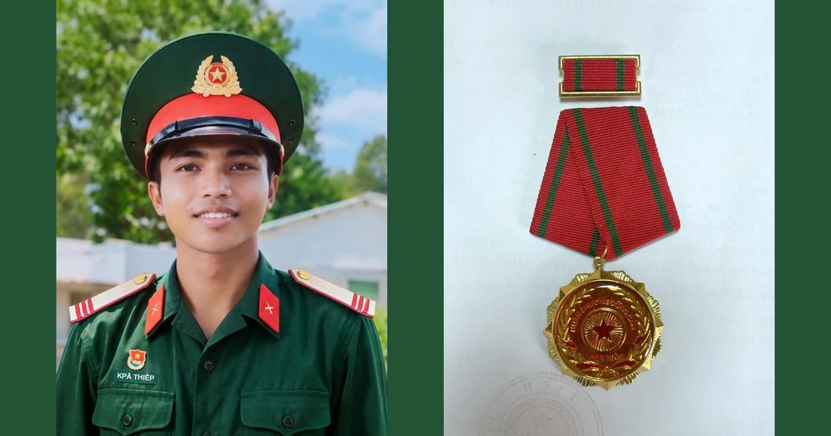 Truy tặng Huân chương Dũng cảm cho chiến sĩ hy sinh khi cứu hai người dân
