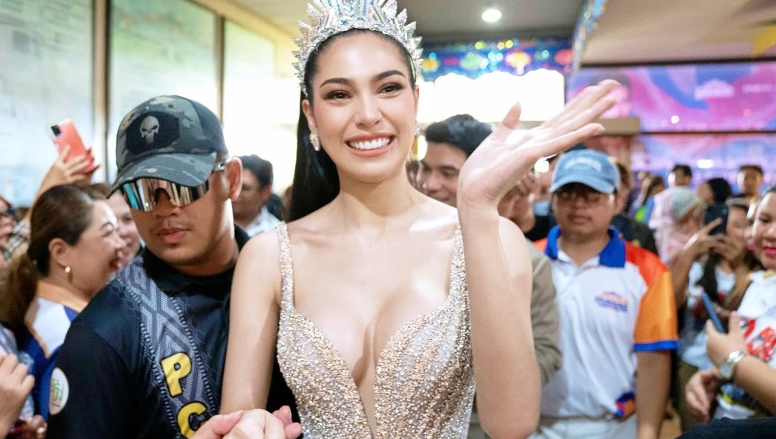 Biển người chào đón người đẹp Philippines