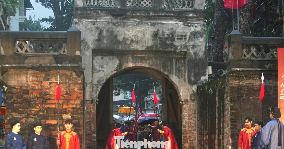 15 chú ngựa dẫn đầu đoàn rước khắp phố cổ Hà Nội