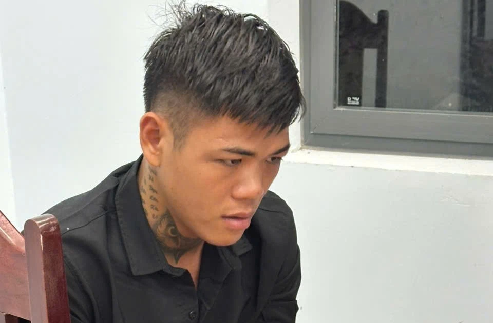 Bắt tên cướp dùng mã tấu chống trả công an