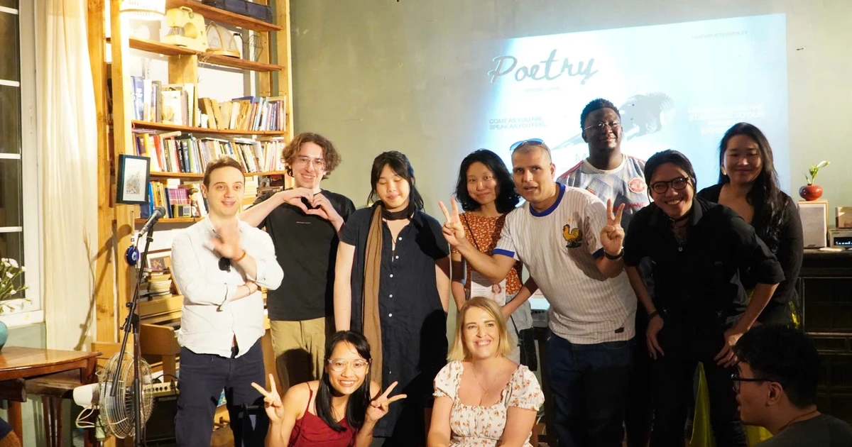 Đêm thơ mở: Không gian kết nối những tâm hồn yêu thi ca tại Hà Nội