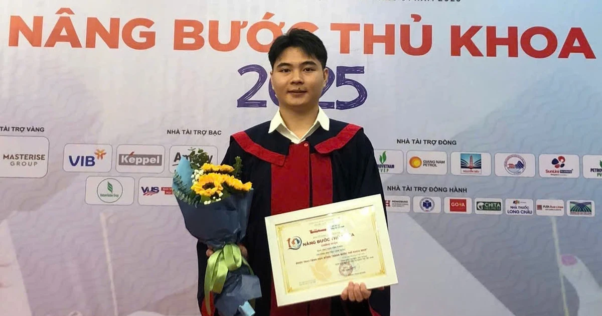 Chàng trai Cao Bằng vượt khó giành học bổng với niềm say mê Vật lý