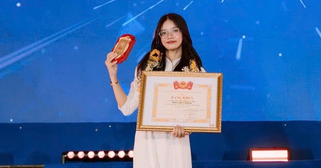 Nữ sinh vùng đất đỏ Tây Nguyên và hành trình từ ‘Học sinh 3 tốt’ đến môi trường đại học quốc tế