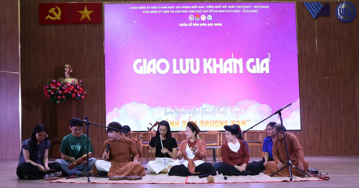 Sinh viên TP. HCM tìm hiểu nghệ thuật hát xẩm