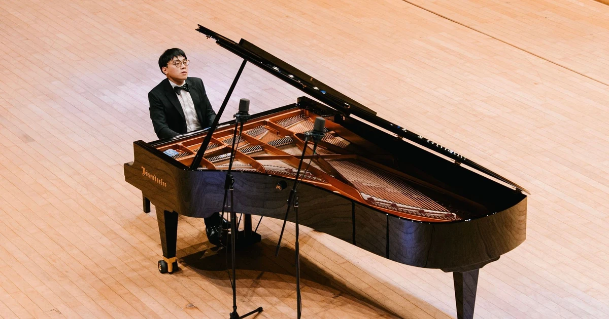 Nam nghệ sĩ trẻ trúng tuyển Học viện Âm nhạc Hoàng gia Anh bằng kỷ luật và bản lĩnh sân khấu