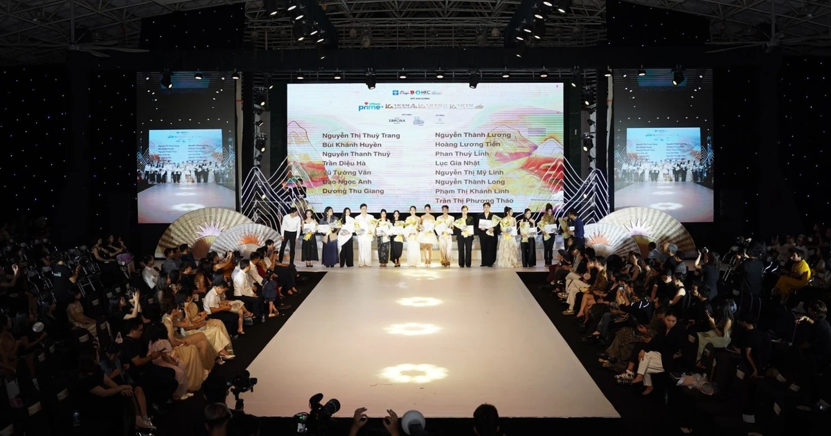 Sinh viên HAU trình diễn 15 bộ sưu tập tốt nghiệp tại New Gene 2026, kết nối văn hóa và thời trang đương đại