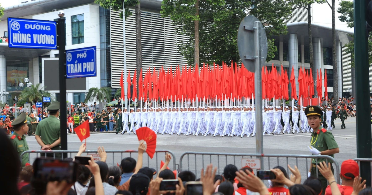 Mãn nhãn buổi tổng duyệt Lễ diễu binh, diễu hành tại ngã tư 'kim cương' Hùng Vương – Trần Phú