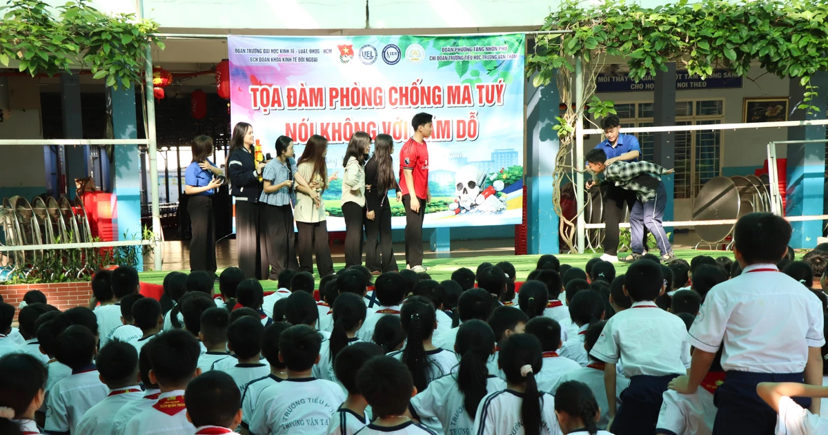 Sinh viên đưa kiến thức phòng chống ma túy đến học sinh tiểu học