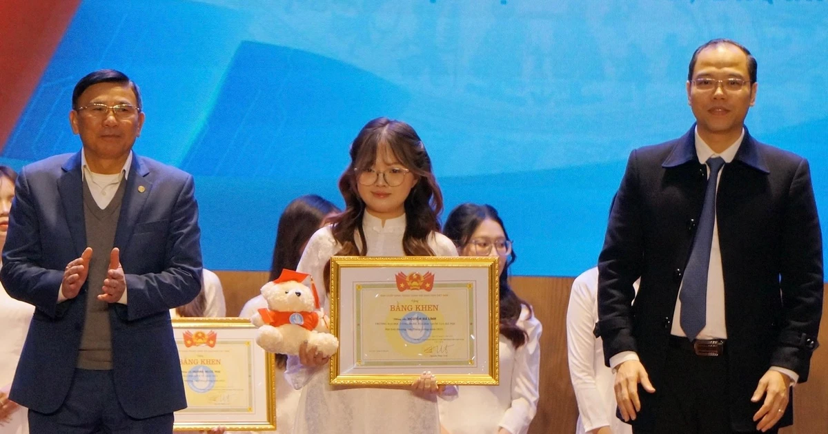 Nữ sinh công nghệ và khát vọng chạm tới khoa học đỉnh cao