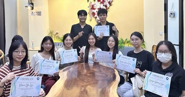 Giữa áp lực thành tích, có một lớp học chọn cách dịu dàng
