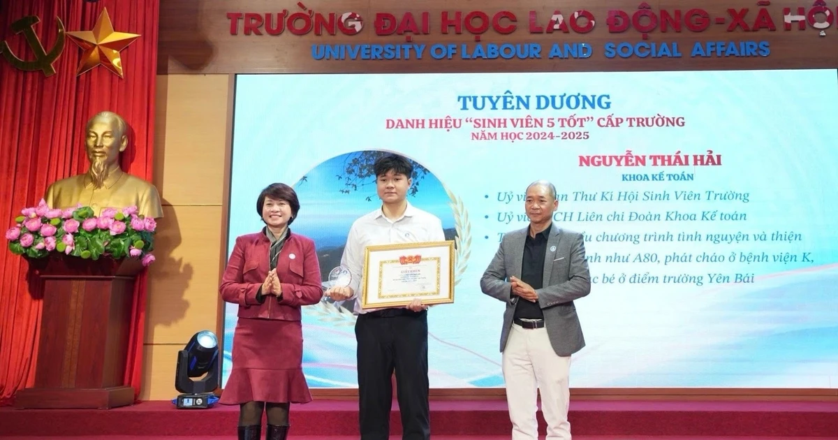 Nam ‘Sinh viên 5 tốt’ ULSA ghi dấu bằng thành tích học tập, nghiên cứu và cống hiến cộng đồng