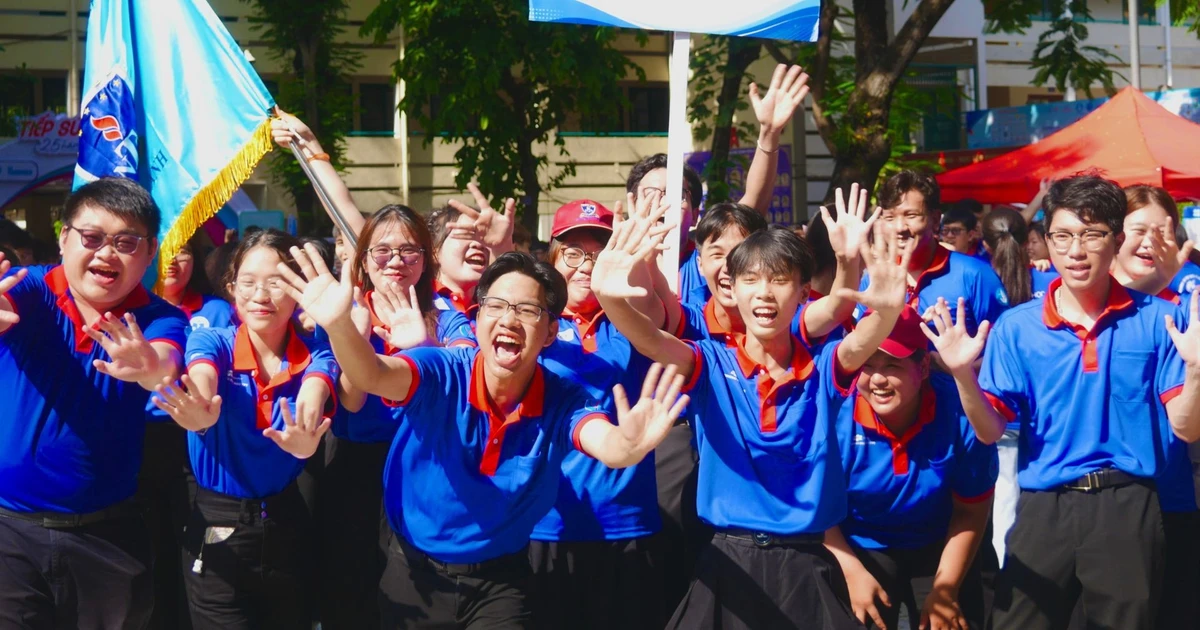 Hơn 4.000 sinh viên tình nguyện hội tụ tại Lễ ra quân 'Tiếp sức mùa thi 2026'