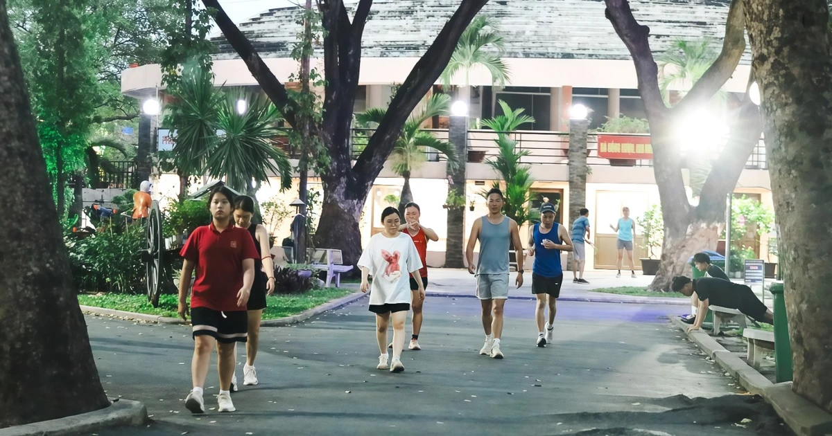 Đi bộ, chạy bộ dần trở thành thói quen của giới trẻ TP. HCM