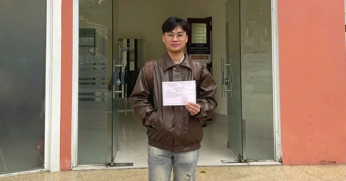 Nam sinh Thủy lợi và hành trình học tập, rèn luyện để được kết nạp Đảng tại Quảng trường Ba Đình