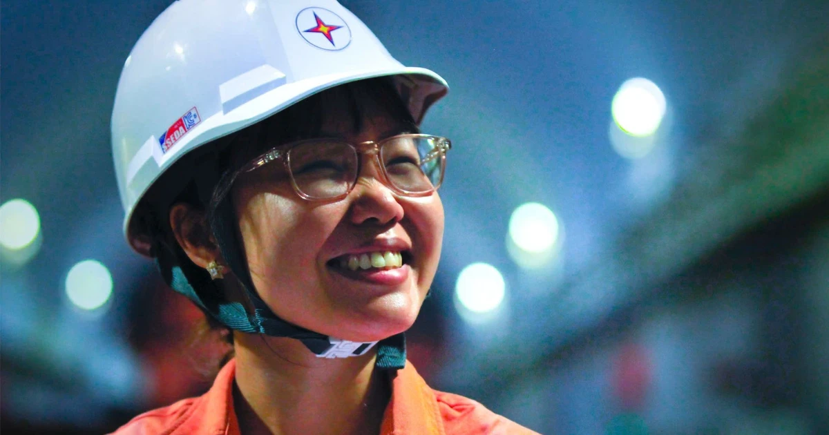 Từng du học Nga ngành Vật lý hạt nhân, cô gái 9X trở thành nữ trưởng kíp trực đầu tiên tại Thủy điện Hòa Bình
