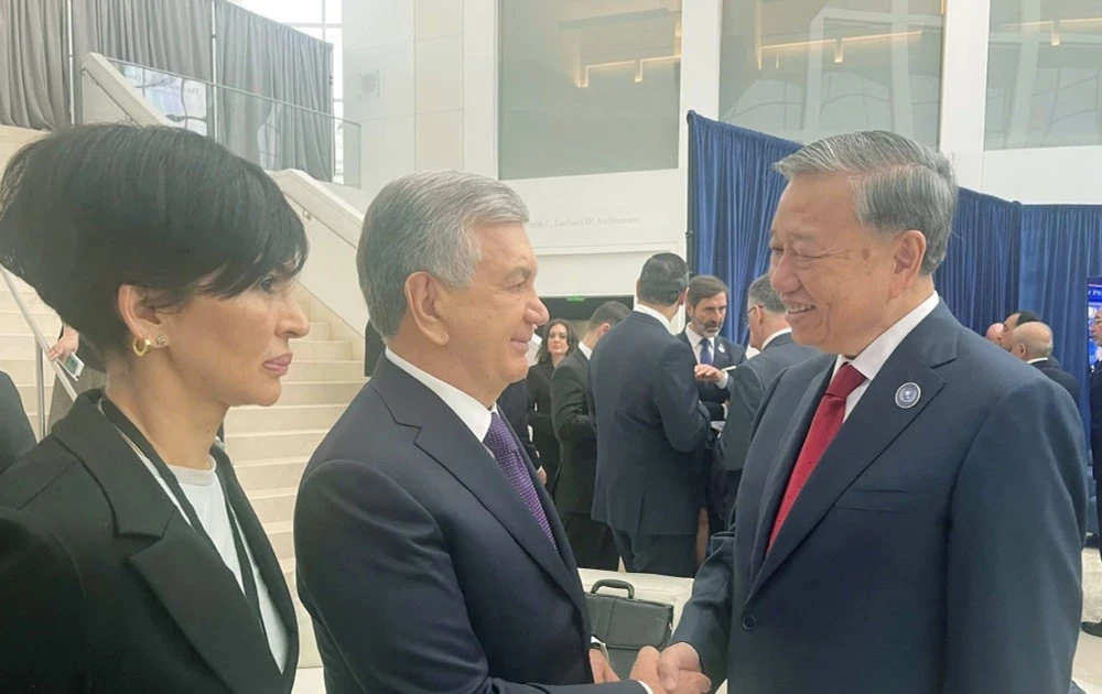 Tổng Bí thư gặp lãnh đạo nhiều nước nhân dịp dự cuộc họp Hội đồng Hòa bình về Dải Gaza