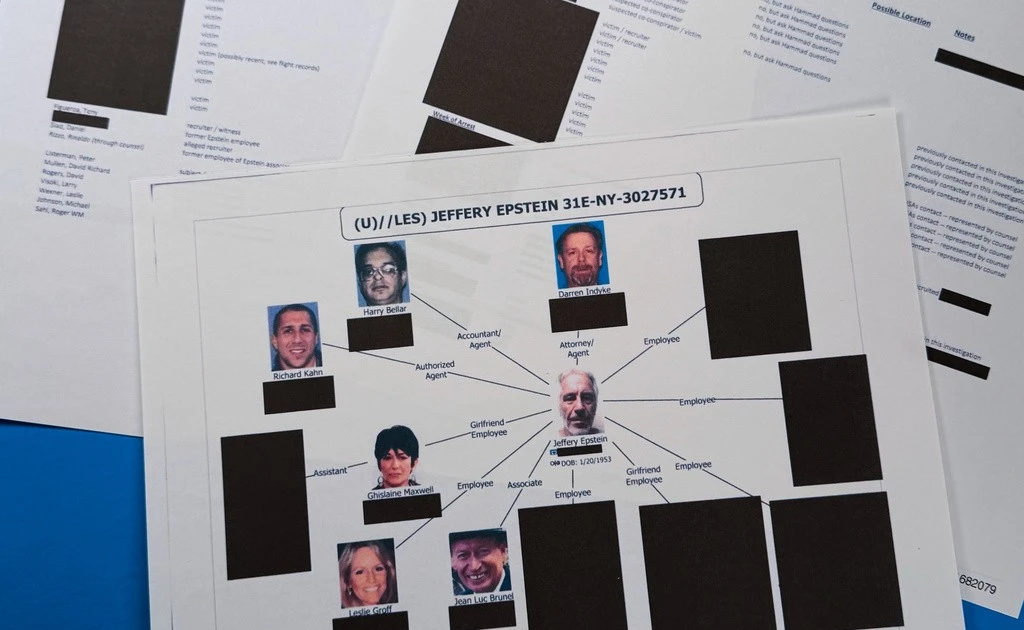 Bộ Tư pháp Mỹ để lộ ảnh nhạy cảm của nhiều cô gái trong hồ sơ Epstein