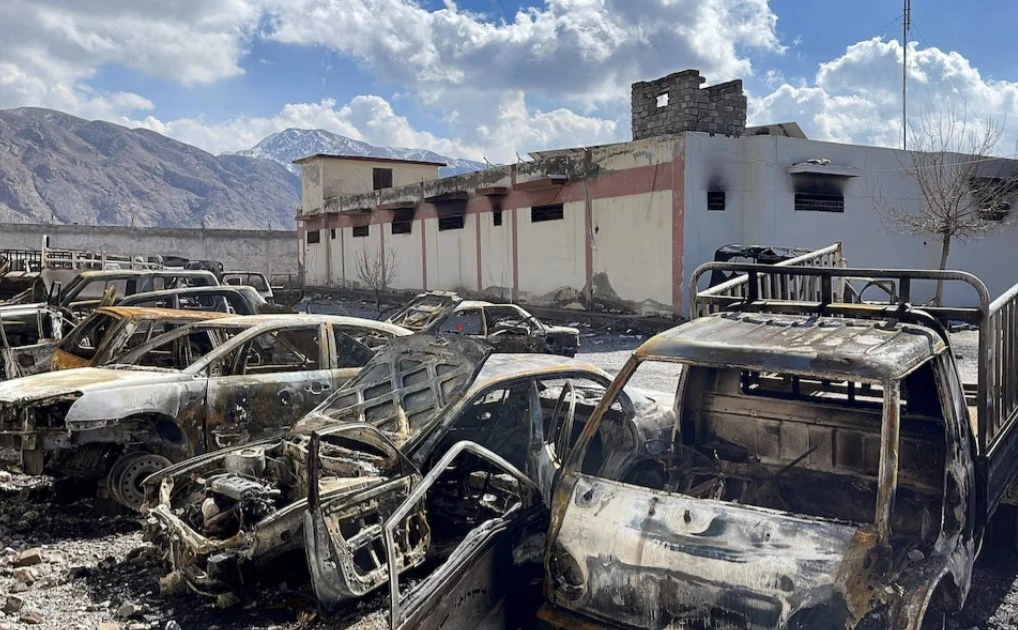 Hệ lụy khôn lường khi hai huynh đệ Vùng Vịnh ‘tháo găng tay’