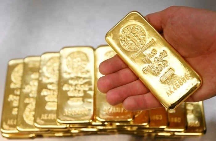 Giá vàng bật tăng, chứng khoán toàn cầu bùng nổ