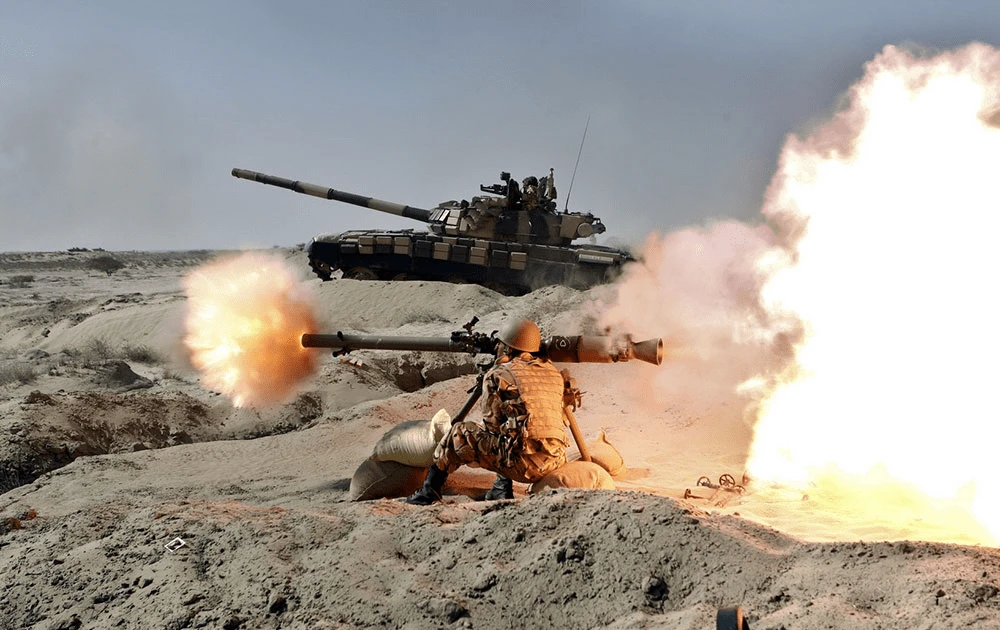 Iran khẳng định không chuyển uranium làm giàu cho Mỹ, phô diễn sức mạnh quân sự