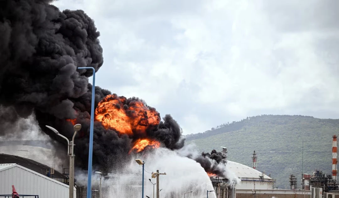 Giá dầu chao đảo sau vụ tấn công tàu chở dầu Kuwait, nguy cơ phong tỏa eo biển Hormuz kéo dài