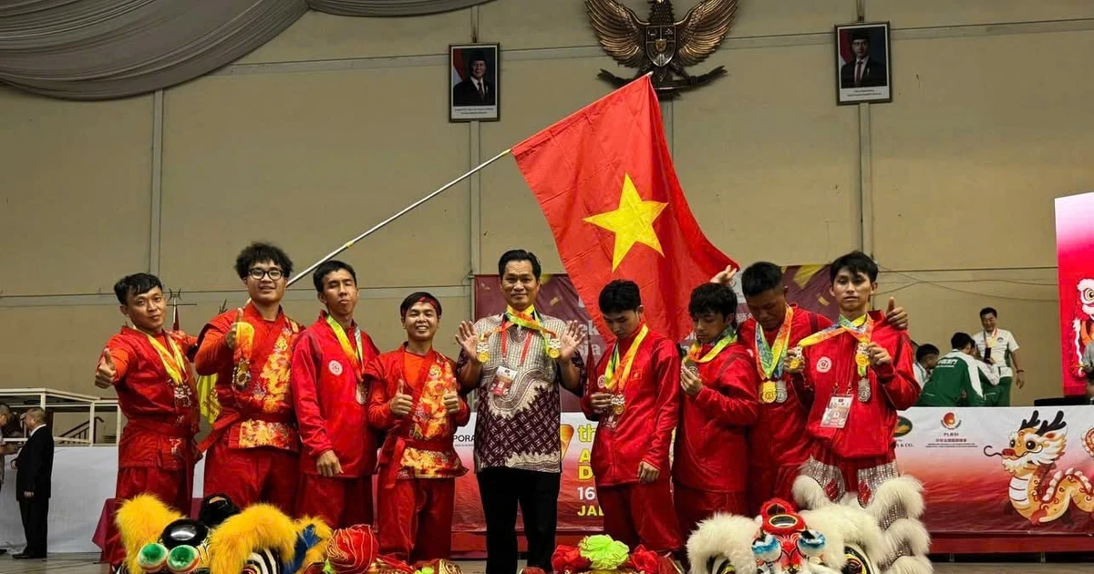 Những bước lân vượt khỏi sân đình