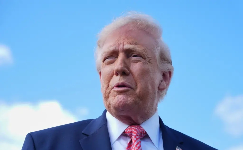 Ông Trump tính đổi tên Hormuz thành ‘eo biển Mỹ’ hoặc mang tên mình sau khi đánh bật Iran