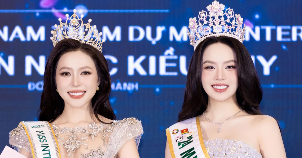Thanh Thủy trao lại sash Miss International Vietnam